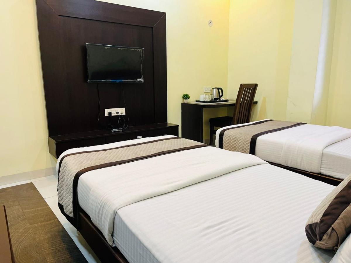 Jmc Hotel Lavish Akolia Екстер'єр фото